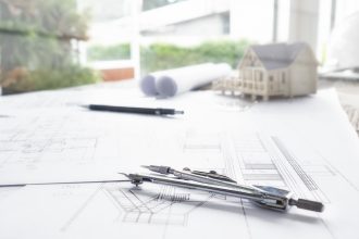 Comment construire une maison dans les Yvelines sans dépasser son budget ?